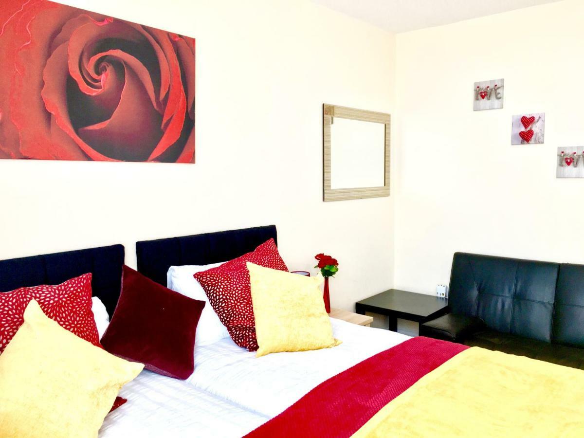 Studio Apartment, Private Bathroom And Parking Ilford Exterior foto