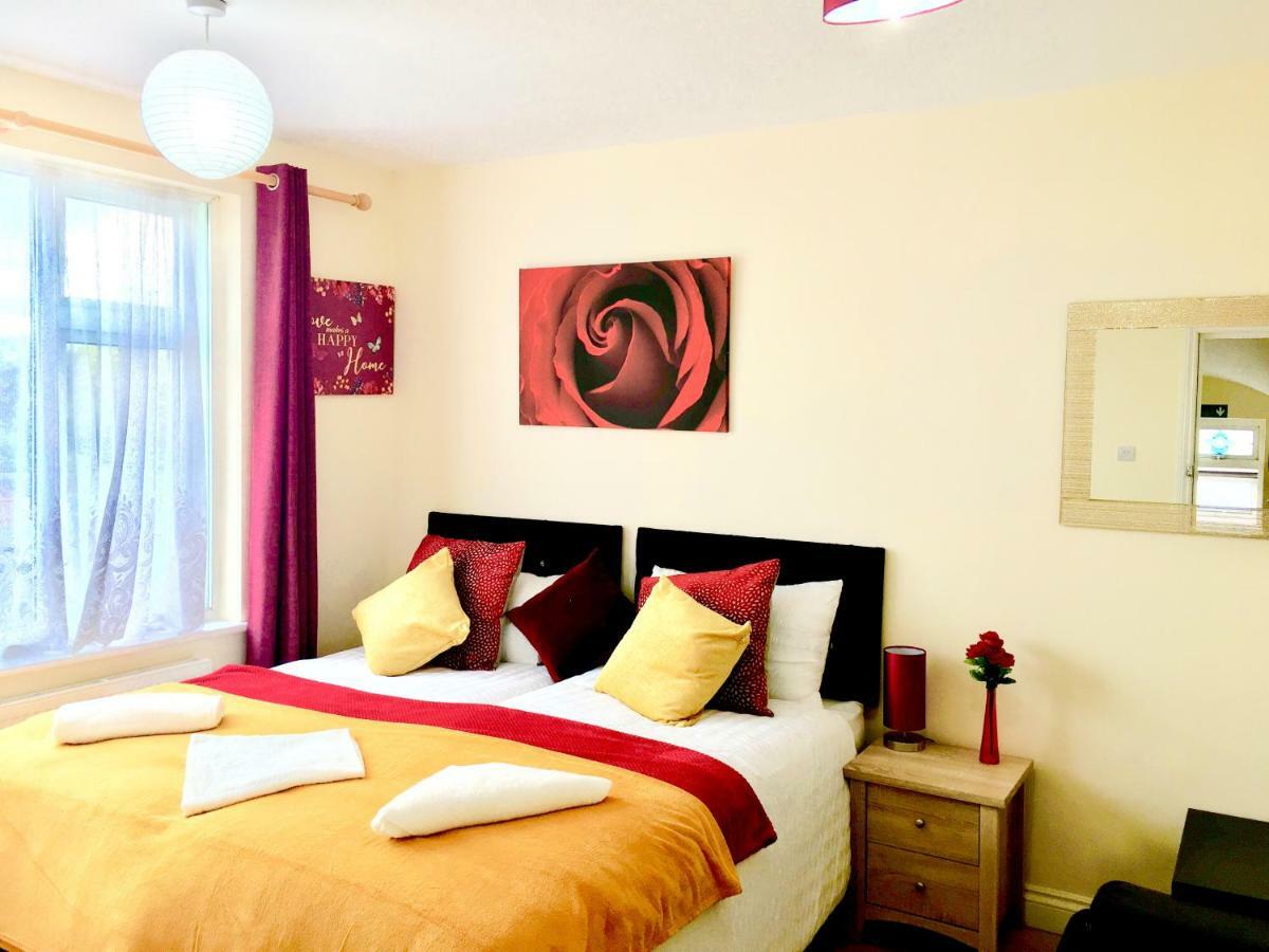 Studio Apartment, Private Bathroom And Parking Ilford Exterior foto