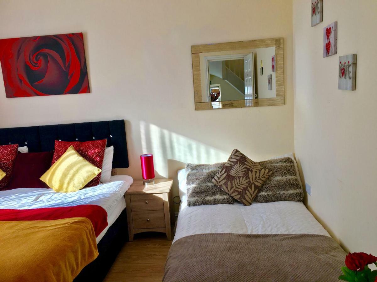 Studio Apartment, Private Bathroom And Parking Ilford Exterior foto