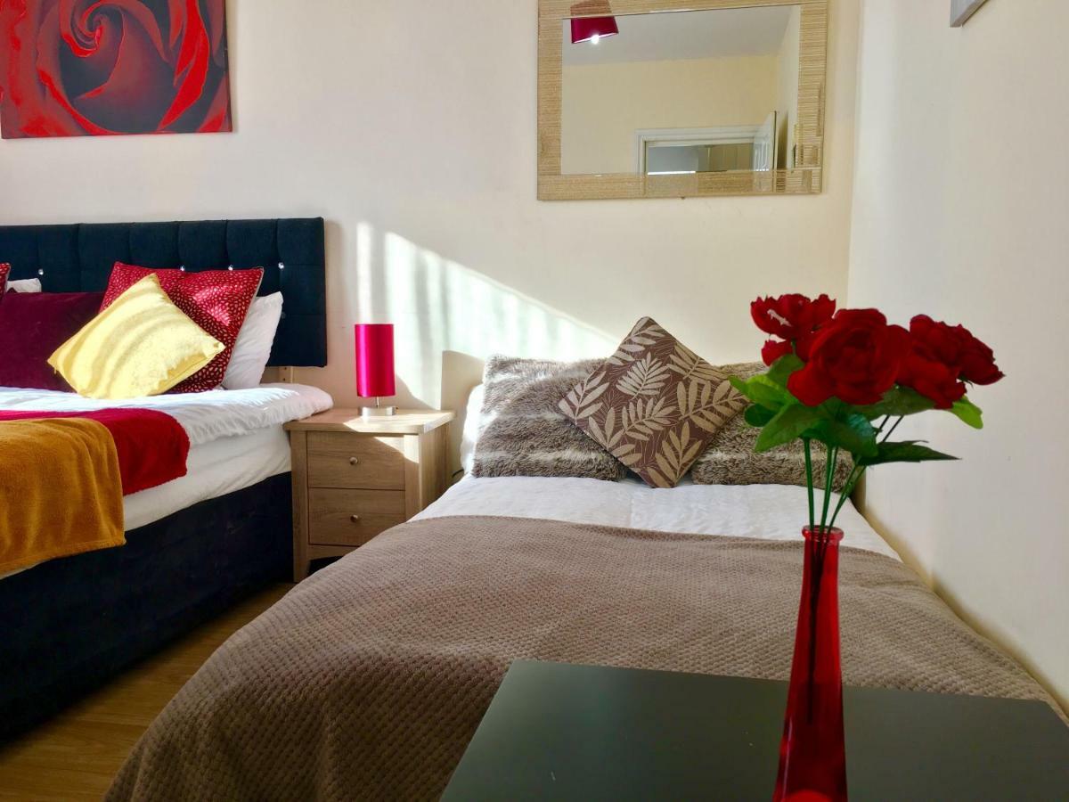Studio Apartment, Private Bathroom And Parking Ilford Exterior foto