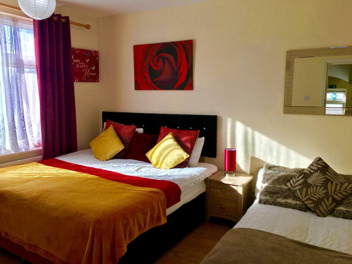 Studio Apartment, Private Bathroom And Parking Ilford Exterior foto